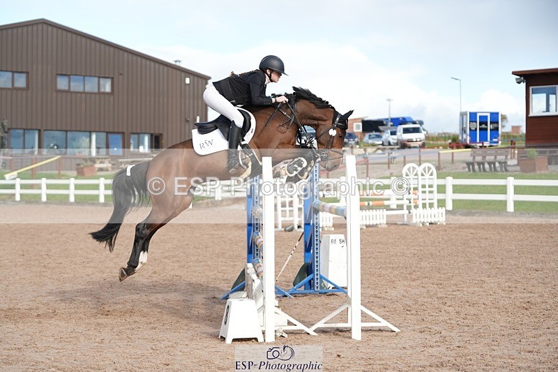 251025-141547-00608 - Cls 13 Pony Foxhunter and 1.10m