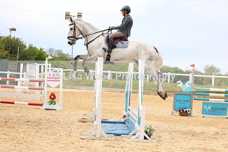3E7A9506 - Class 8: Senior Newcomers/1.10m open