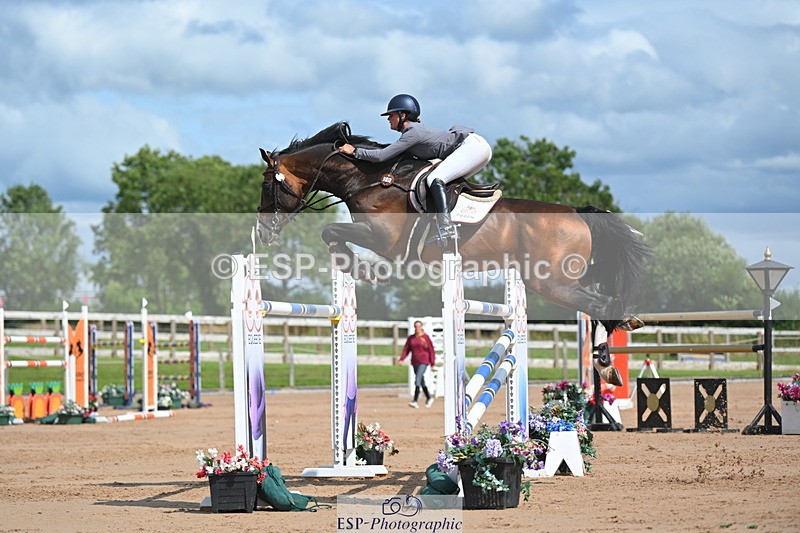 230721A-160228-07578 - Cls 10, 2 Star Big 1.45m Start to break