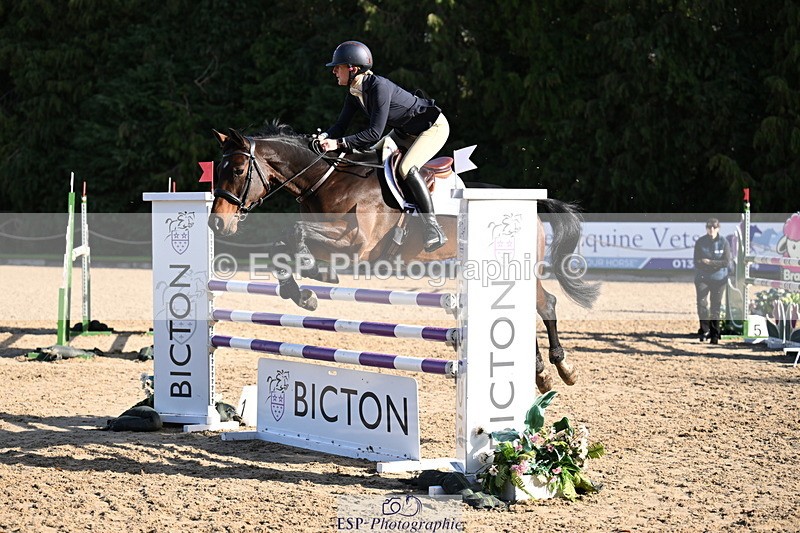 251024A-122033-10310 - C-210-Sarah.Gairdner