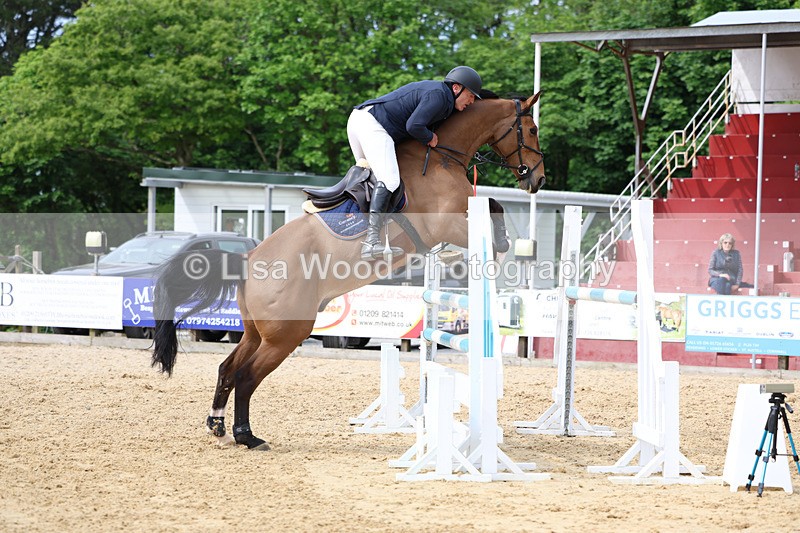 3E7A7663 - Class 8: Senior Foxhunter/1.20 open