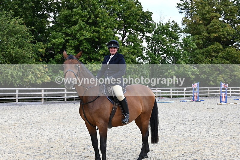WJ6_3066 - Berks & Bucks - The Old farmhouse - Hound Exercise 20-08-25