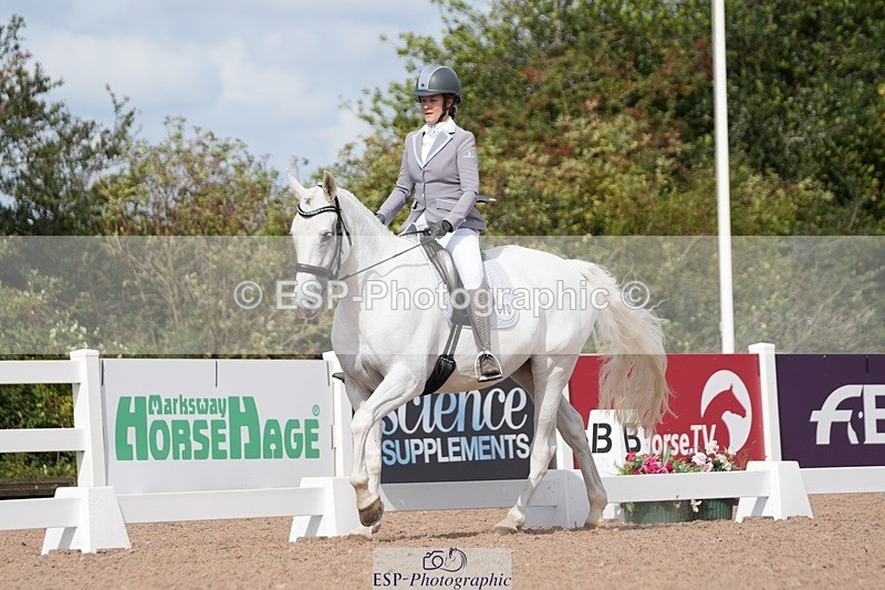 250906-122712-02346 - 070-Charlotte.DoreyDeards.Silver.Bounce