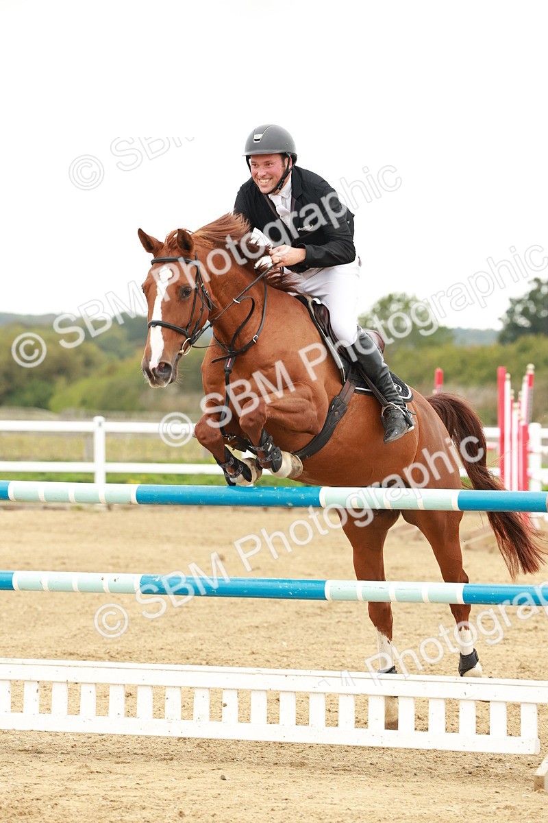 1I0A8107 - Class 5 - Senior Foxhunter 1.20m