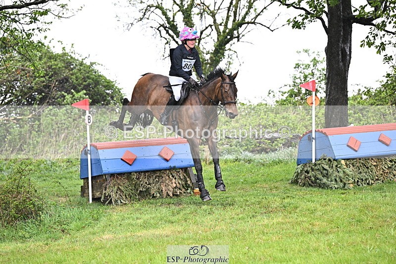 250418-123414-03011 - 080-Tichy.Sanders-SPARHANGER.VELVET