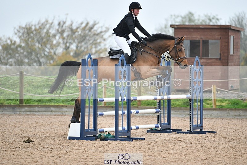 241102A-110253-04168 - SAT Cls 9 British Novice and 90cm Open