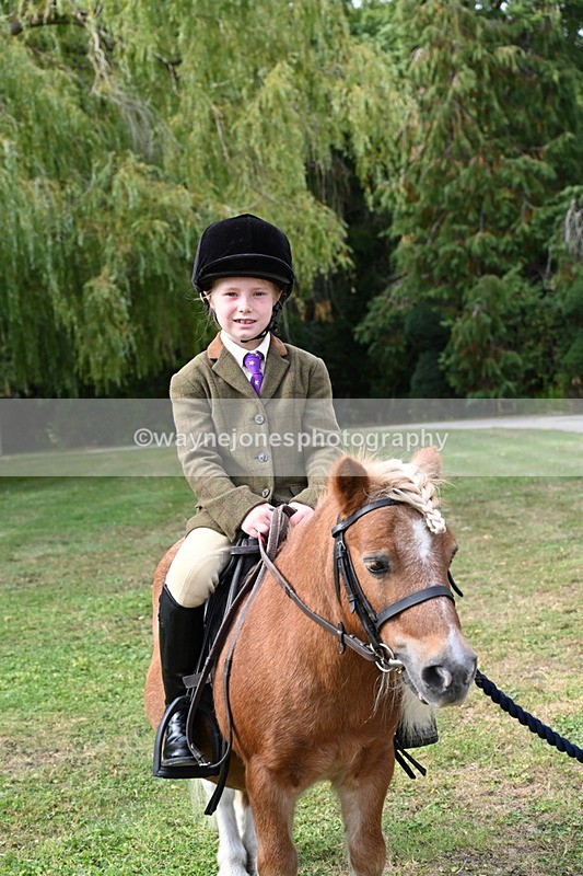 WJ6_3407 - Berks & Bucks - The Old farmhouse - Hound Exercise 20-08-25