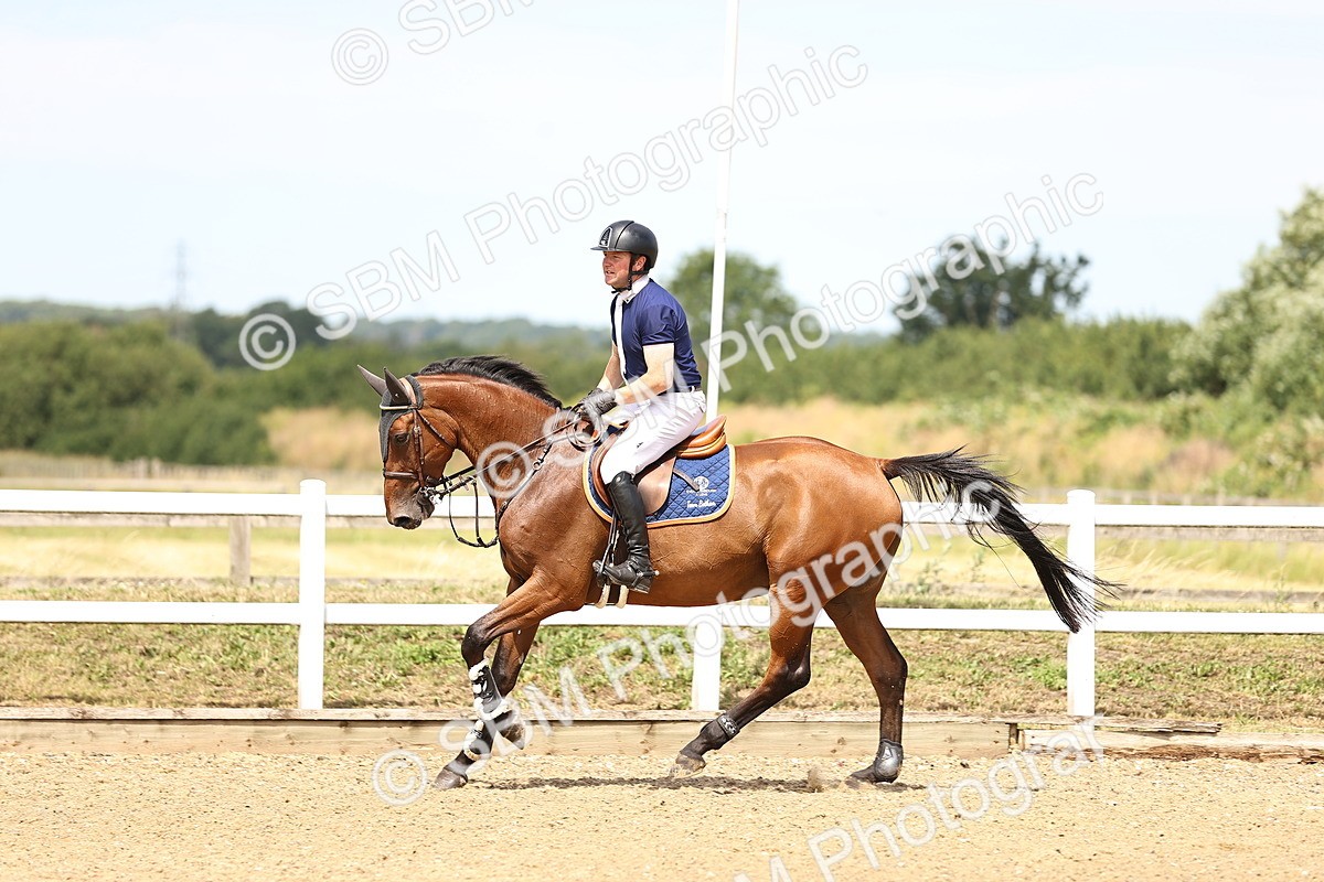 SBM_000680 - Class 15 - Redpost Equestian Senior Foxhunter - 1.20m