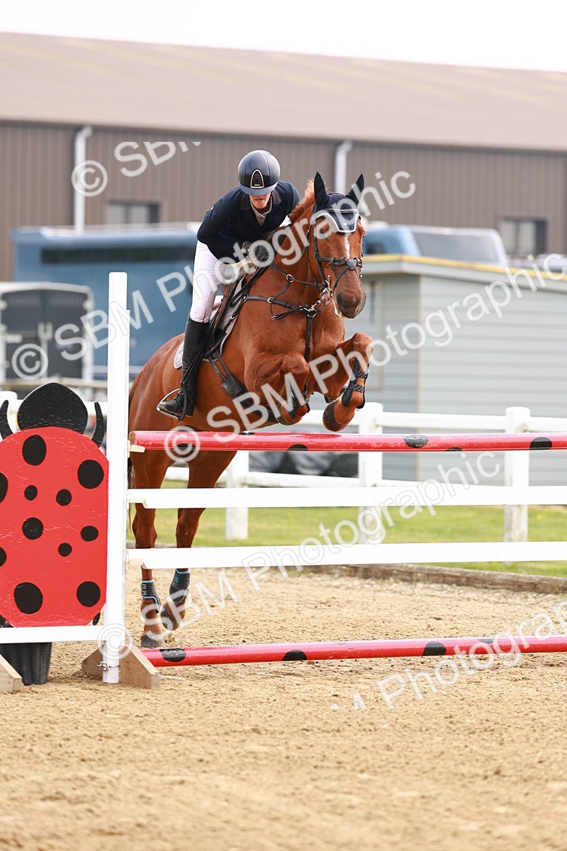  - Class 19 - Senior Foxhunter - 1.20m
