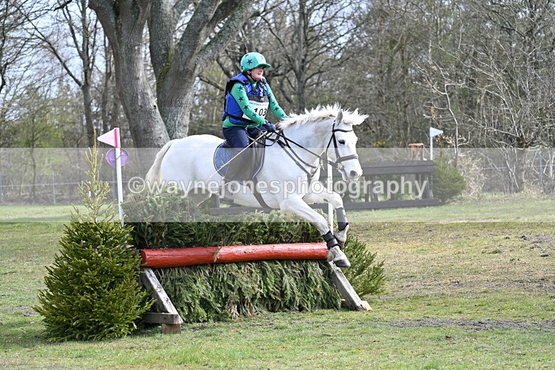WJ7_0034 - Time 10:13 to 10:38 Times at the Fence