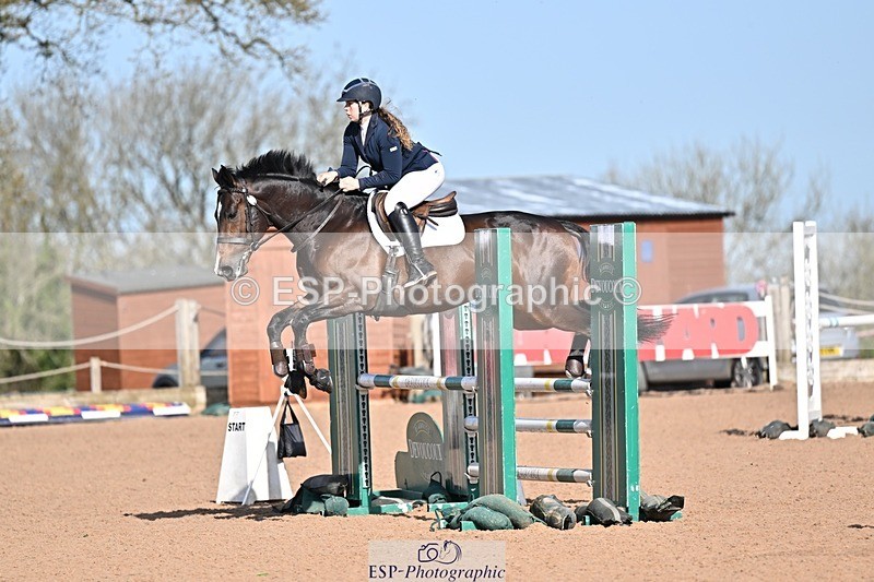260408-100215-00068 - Cls 2 British Novice and 90cm
