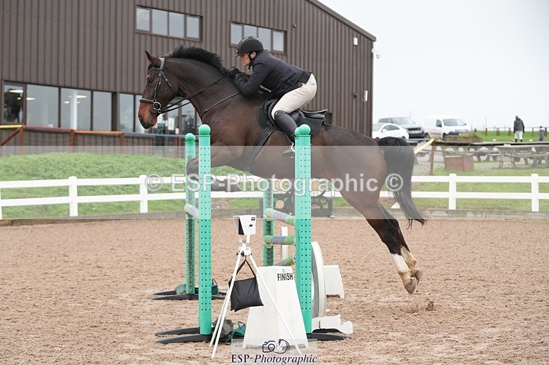 251107-131004-00875 - Cls 5 Newcomers and 1.10m Open