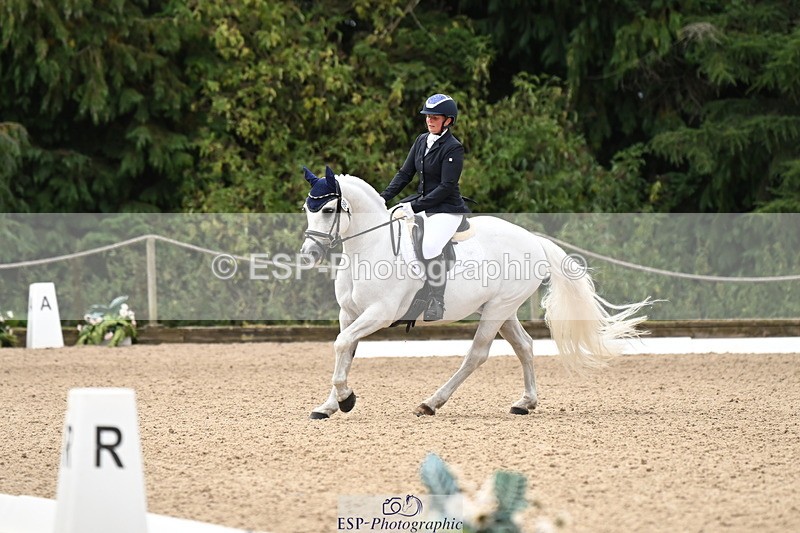 250808A-110400-00566 - 080-Becky.AndrewsTyan.Talk.of.the.town