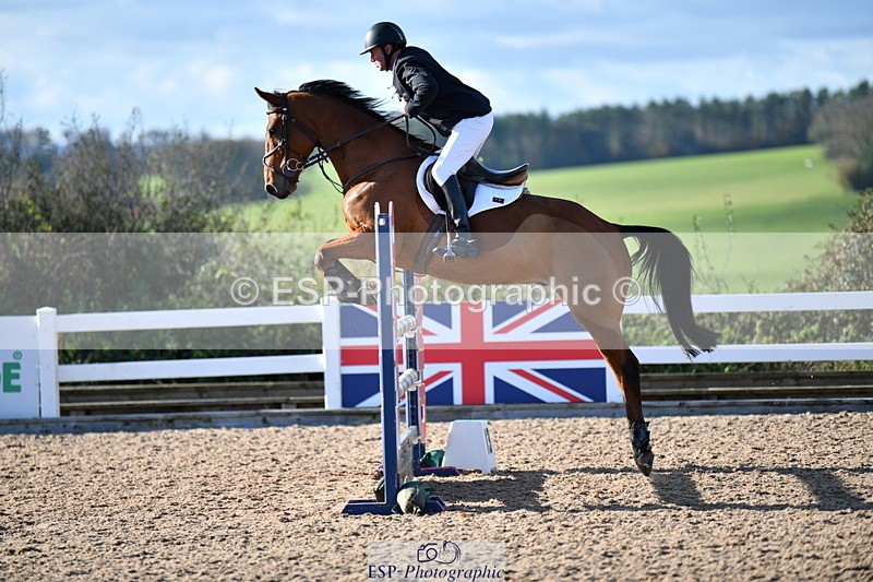 231110A-135421-00704 - Cls 5 Newcomers & 1.10m Open