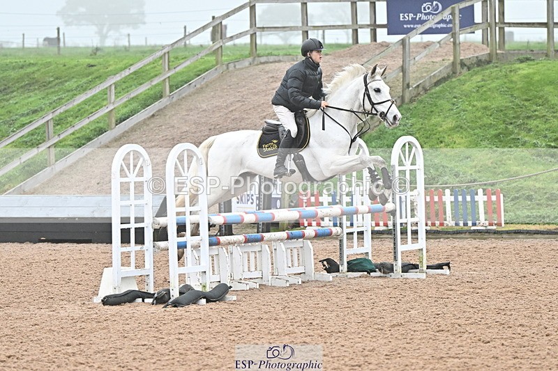 241103A-111517-06950 - SUN Cls 18 British Novice and 90cm Open