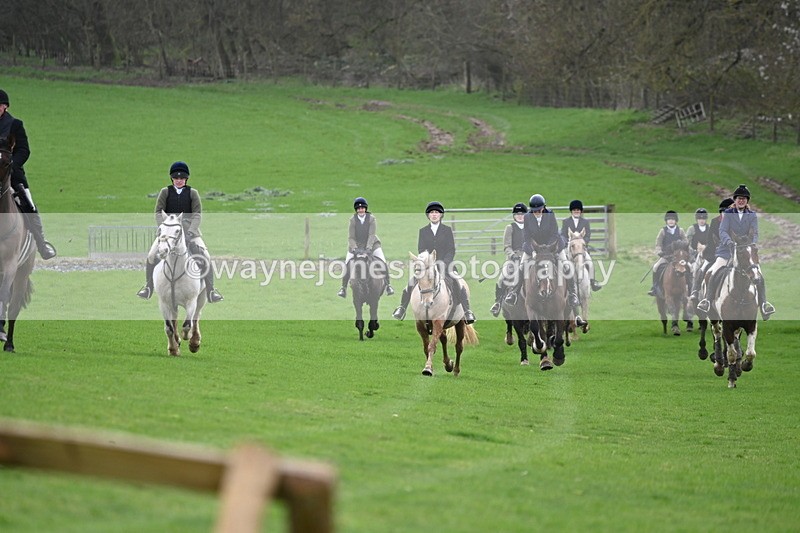 WJ6_9102 - Line Three