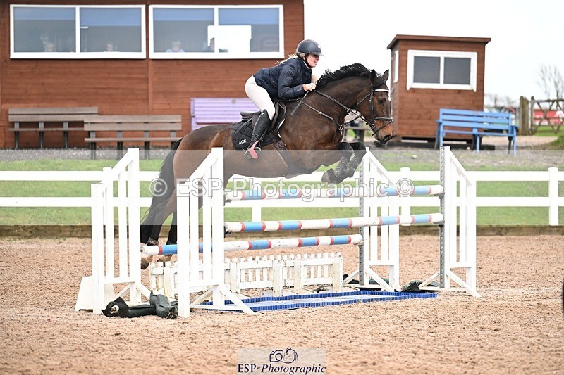 251206-134337-01165 - Cls 13 Snr Foxhunter and 1.20m
