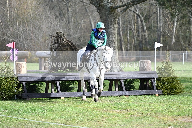 WJ7_0026 - Time 10:13 to 10:38 Times at the Fence