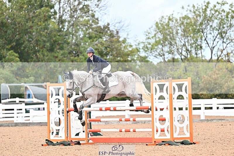 261014-124813-00490 - Cls  05 Snr Newcomers & 1.10m Open