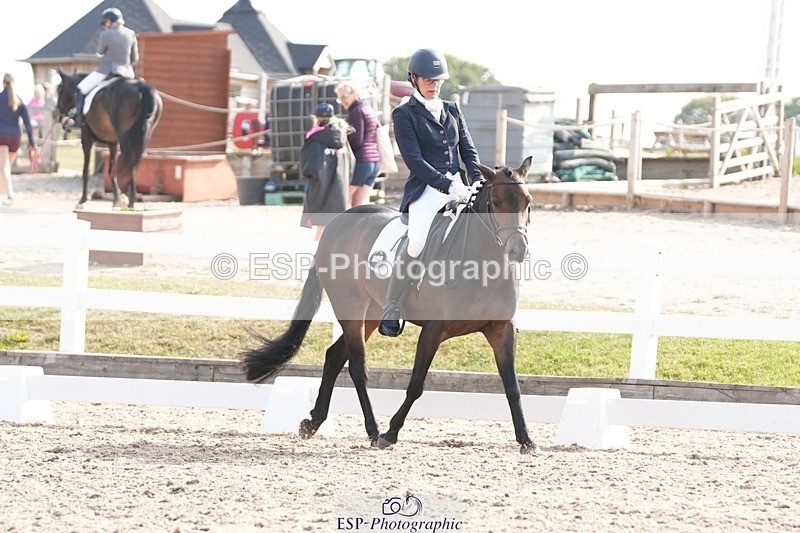 250817-094644-07240 - 090-Sarah.GoddardSaris.Fingers.Crossed