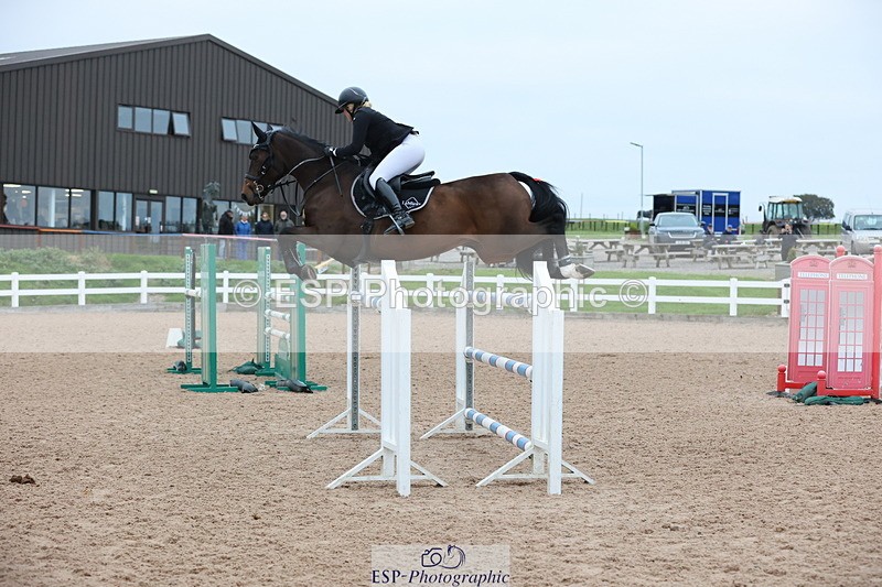 241101A-160348-03226 - FRI Cls 8 National 1.30m