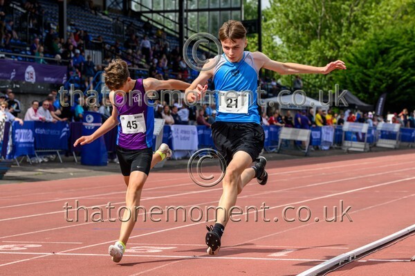 Age26 SUN-918824 - Track Male Set One