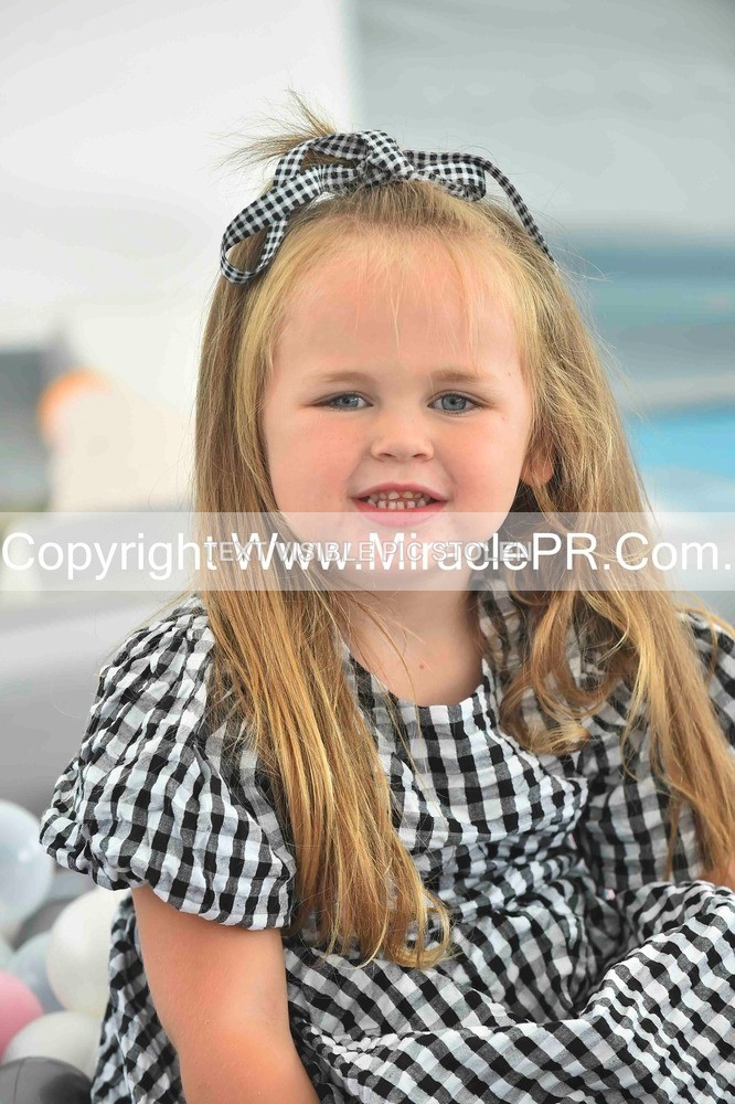 SH4_1140 - Bonny baby competition.
