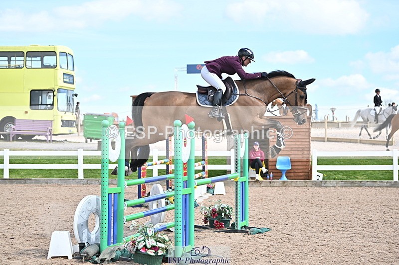 240418A-140800-03752 - Cls 13, 1 Star Bronze Tour 1.10m