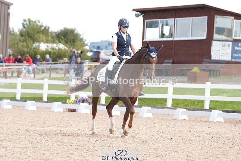 250906-104047-01527 - 006-Verity.PerryVogue