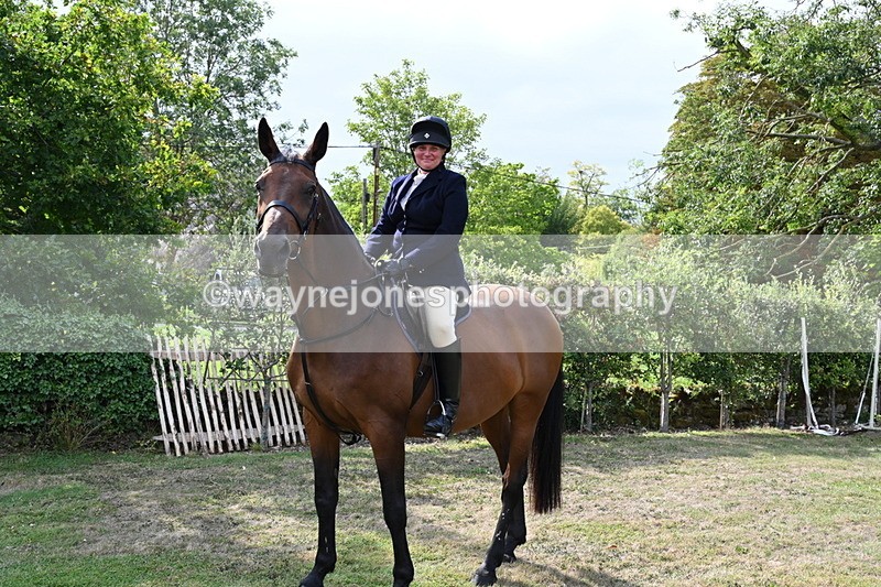 WJ6_3214 - Berks & Bucks - The Old farmhouse - Hound Exercise 20-08-25