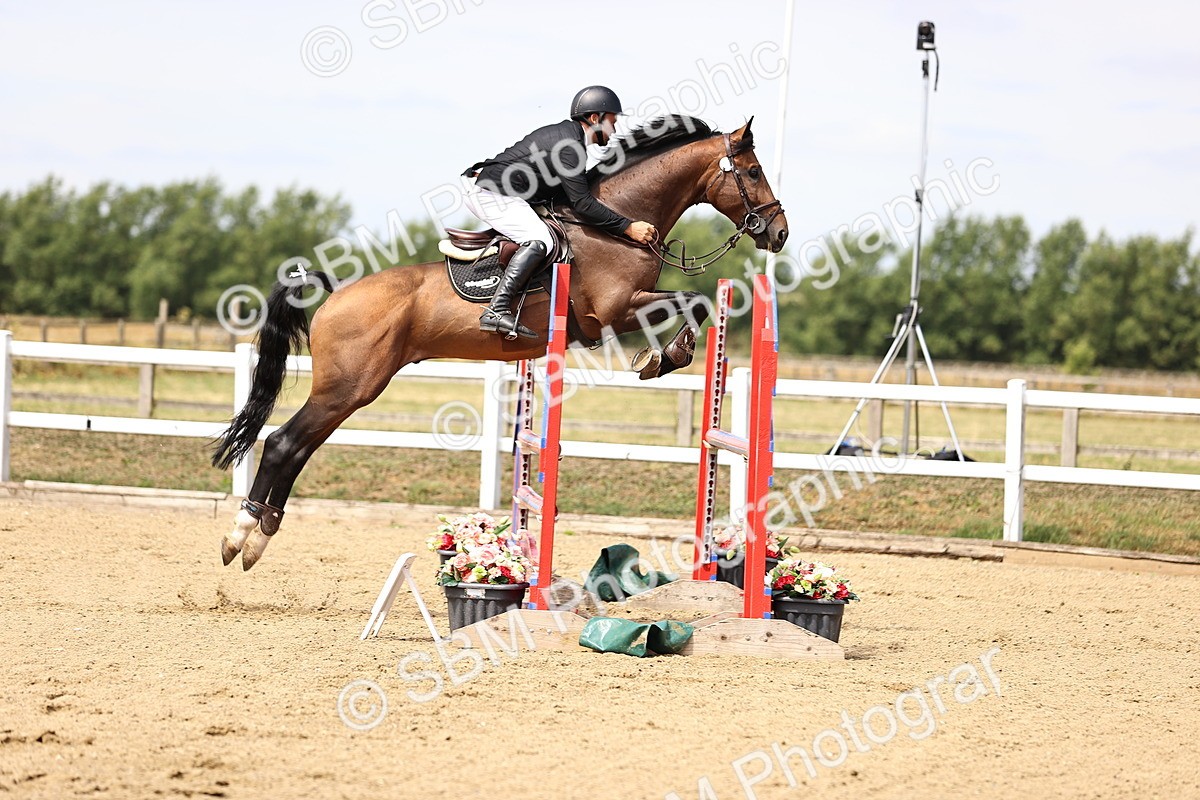 SBM_009933 - Class 8 - Senior Newcomers - 1.10  Open