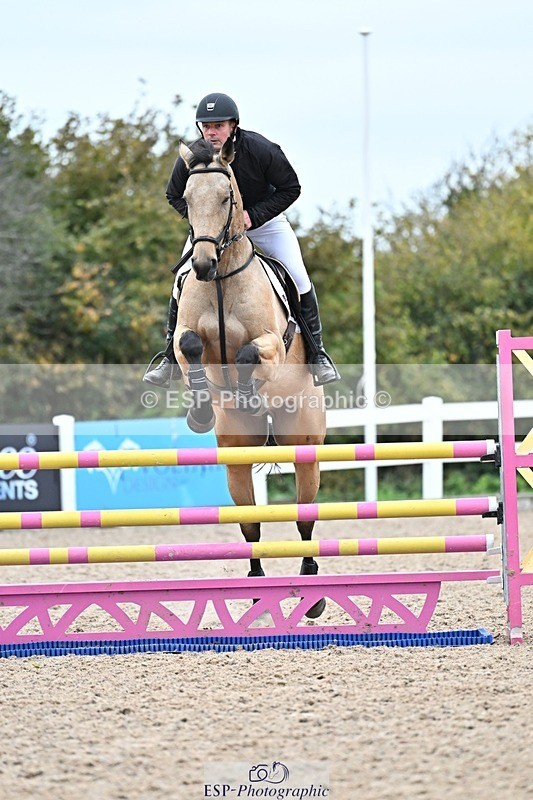 251015-135656-00675 - Cls 4 Newcomers and 1.10m Open