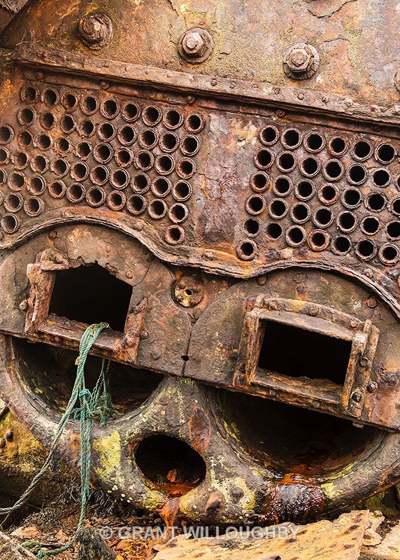 Harris puffer boiler steam pipes and boxes - Detail in the land