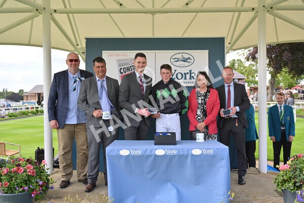 yr10062022r1-45 - Race 1 2.00pm Constant Security Gentlemen Amateur Riders Stakes