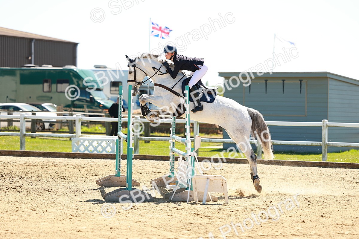 SBM_001300 - Class 4 - Senior Newcomers 1.10m