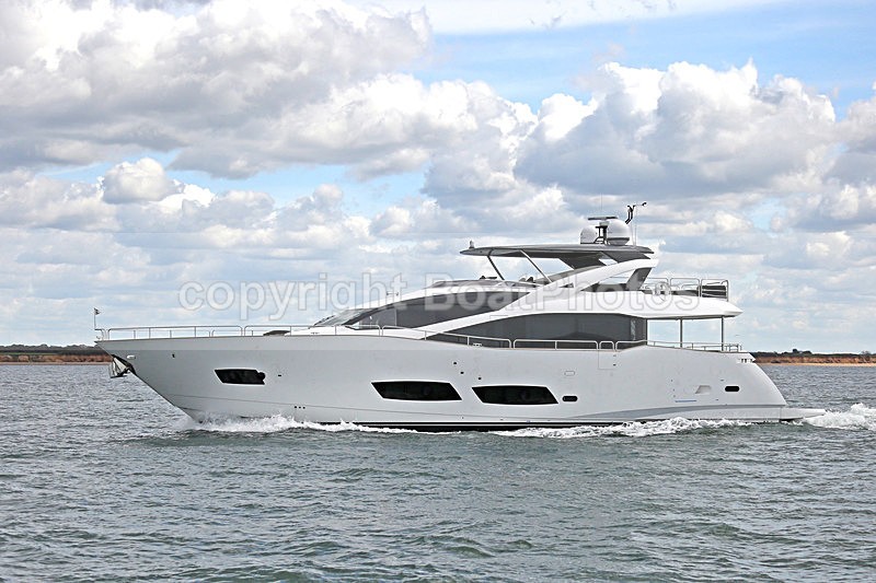 160430 TWENTY EIGHT Y92A0729 - Flybridge Cruisers