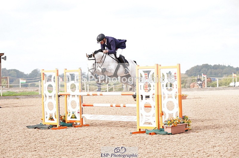 241004A-124158-00445 - Fri 03 Snr Newc & 1.10m Open