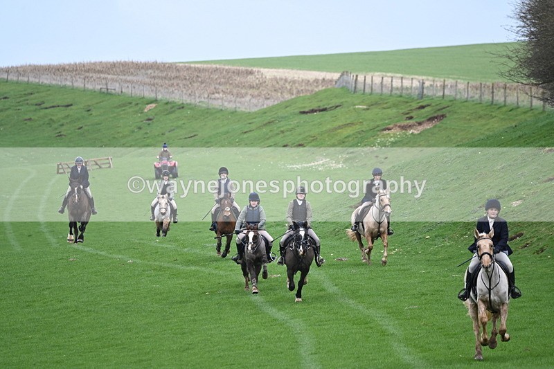 WJ6_9290 - Line Three