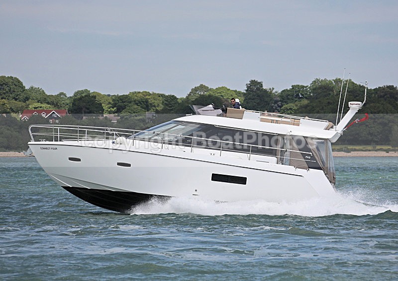130609 CONNECT FOUR SEALINE F42 WT7A2475 - Flybridge Cruisers