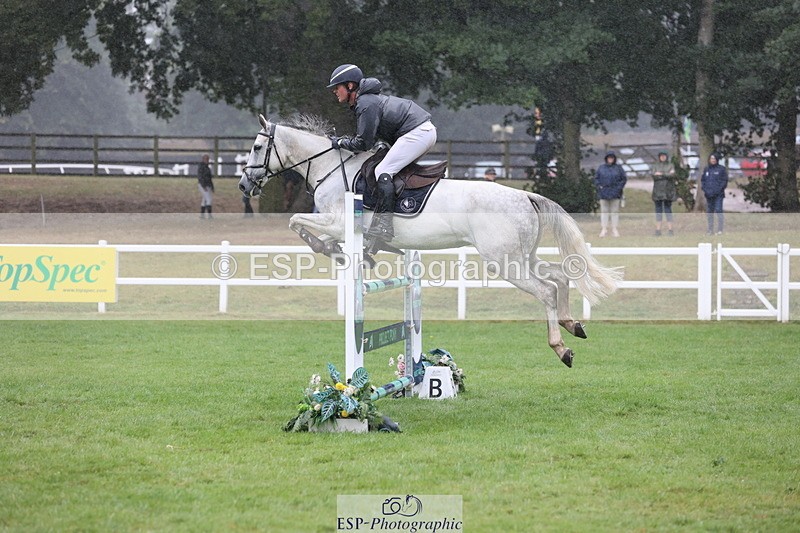 250830A-133940-06751 - Cls 16 Snr Newcomers and 1.10m Open