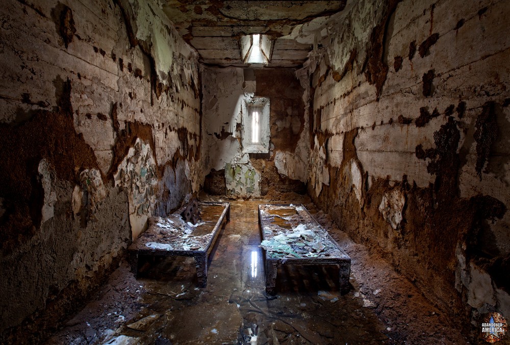 Flooded abandoned cell, Holmesburg Prison, Philadelphia PA | Abandoned America by Matthew Christopher