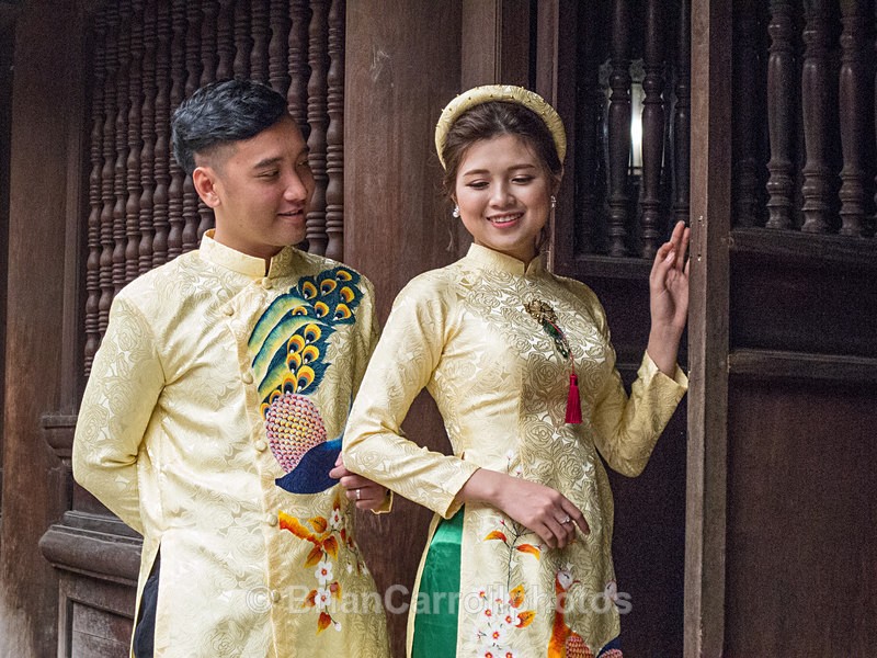IMG_5102 Couple in traditional wedding costume, Hue, Vietnam - Vietnam