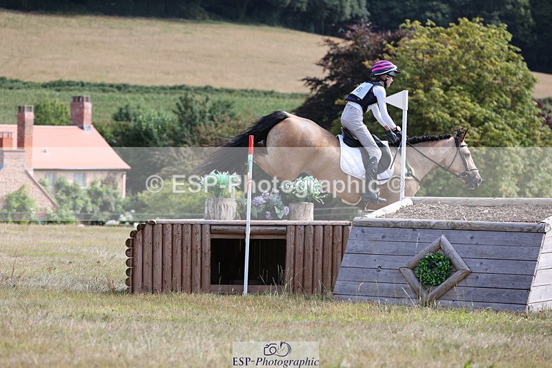 250802A-103548-00930 - A-008-Sophia.Vestey-BURDAL.DUKE