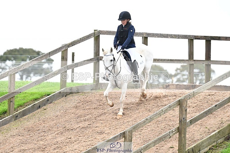 250920-155219-01804 - Cls 21 Pony Intro 80cm Derby