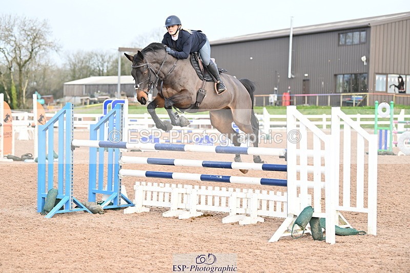 231209A-122604-01770 - Cls 12 Newcomers & 1.10m Open