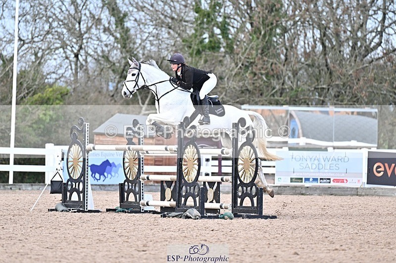 251126-133155-00588 - Cls 5 Foxhunter and 1.20m