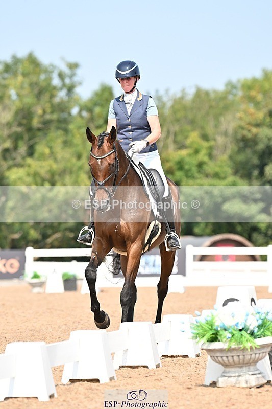 250816-131411-04616 - 092-Nikki.HandHigher.Ground