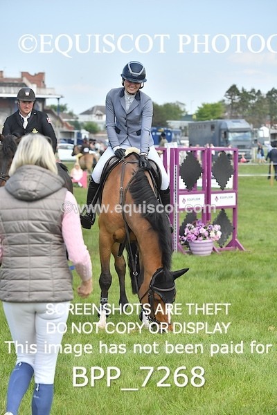 BPP_7268 - CLASS 3 Andrew Hamilton Coach, RHS Foxhunter Championship Qualifier