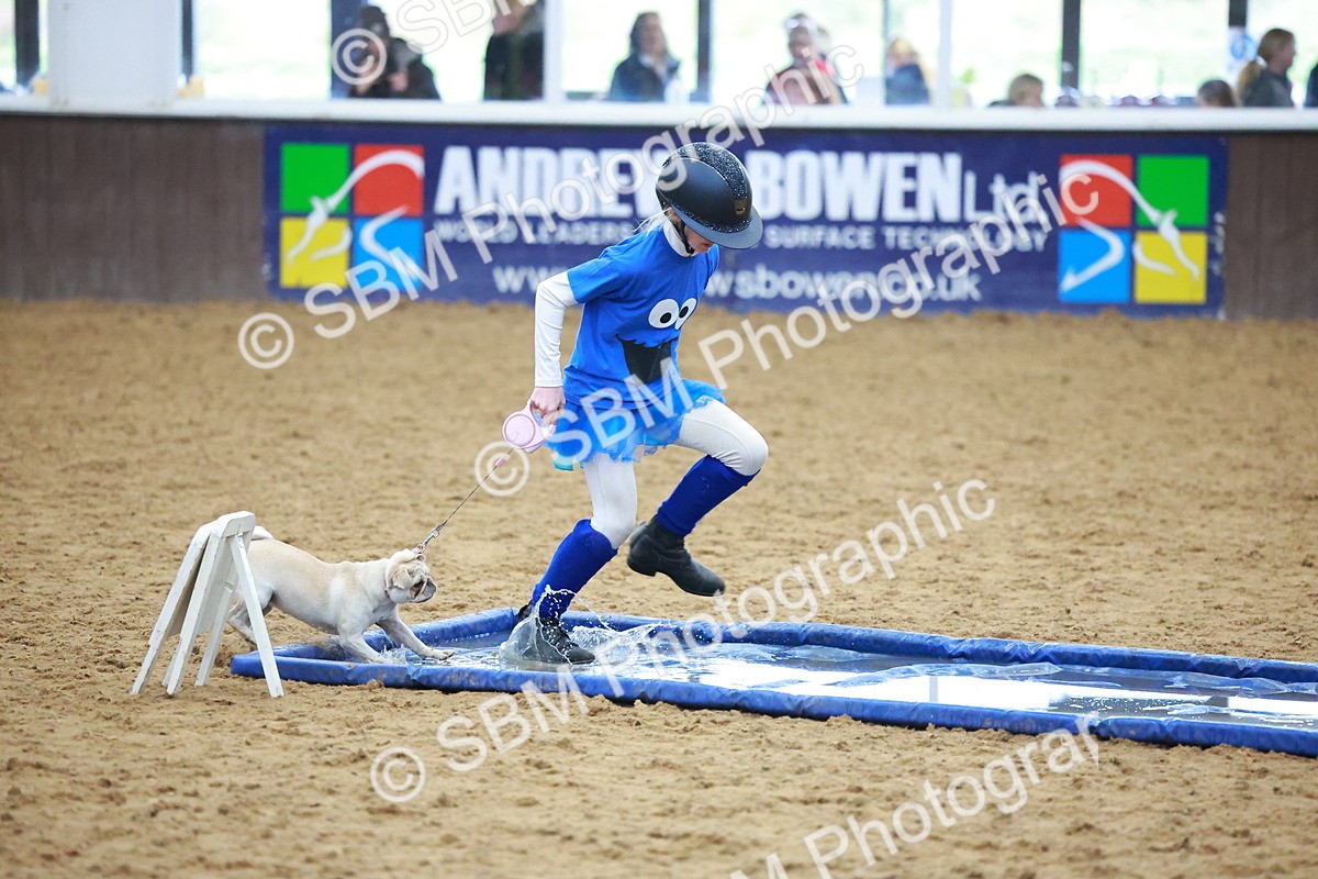 SBM_002148 - Class 3 - Horse & Hound (60cm)