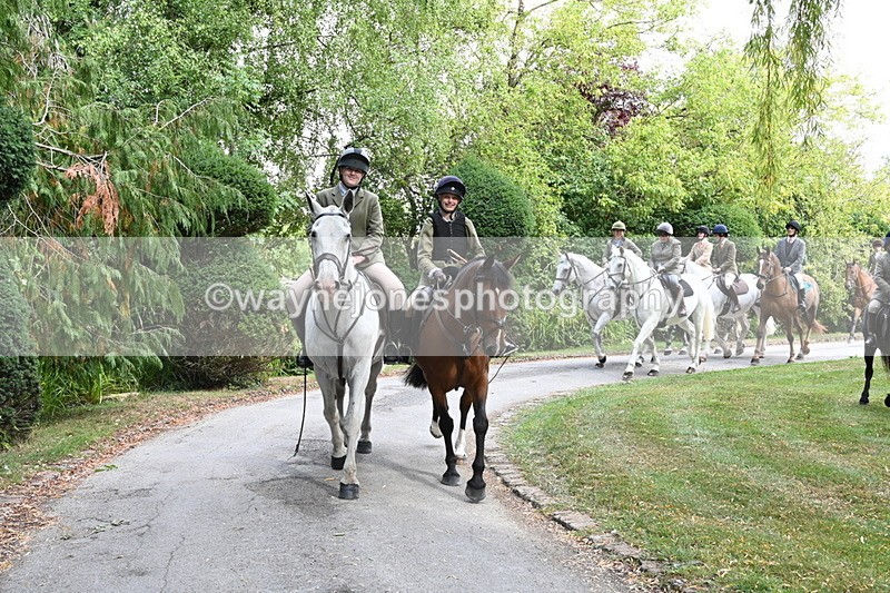 WJ6_3975 - Berks & Bucks - The Old farmhouse - Hound Exercise 20-08-25